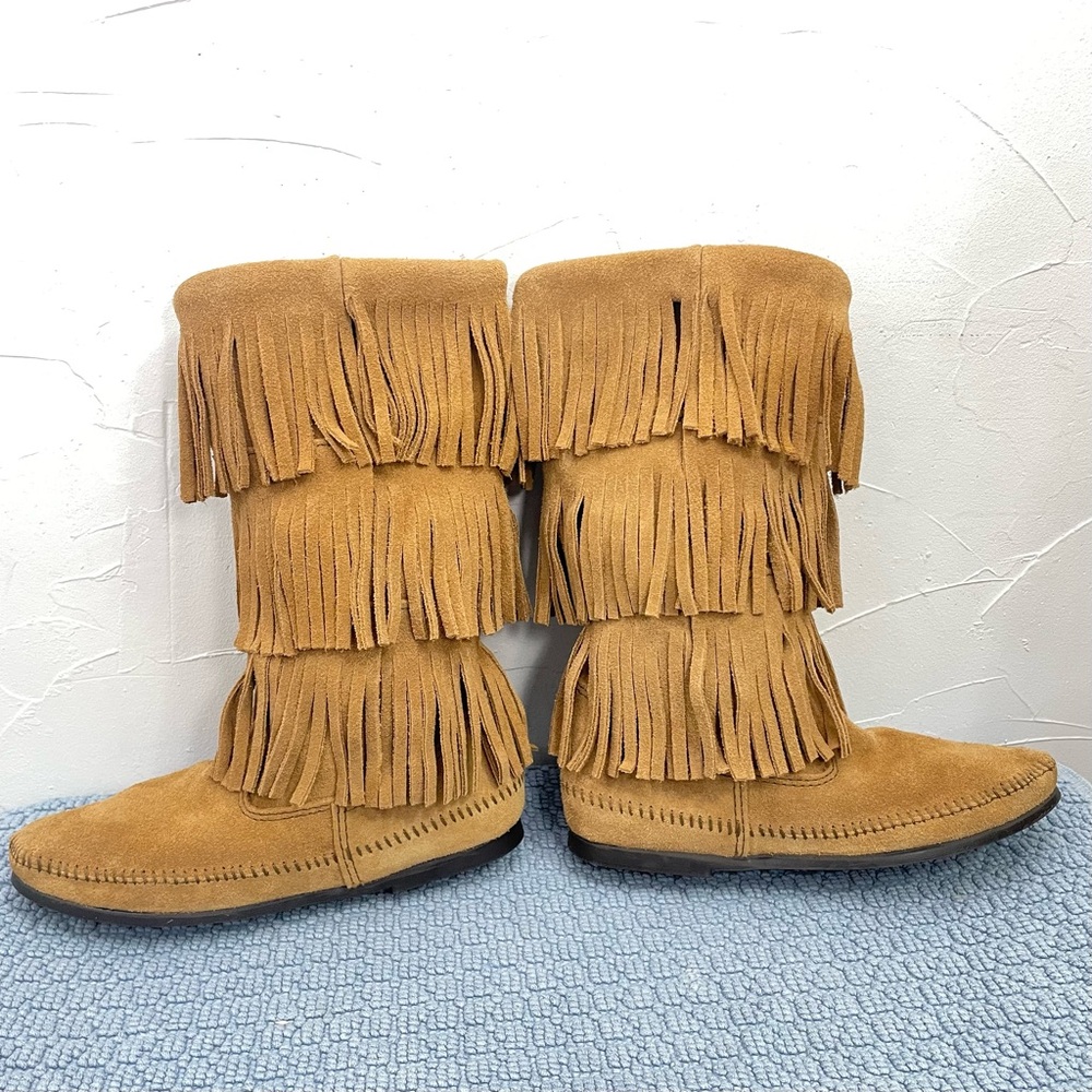 NWOB Minnetonka 3-Layer Fringe Pull-On Boot in Taupe - Picture 8 of 13
